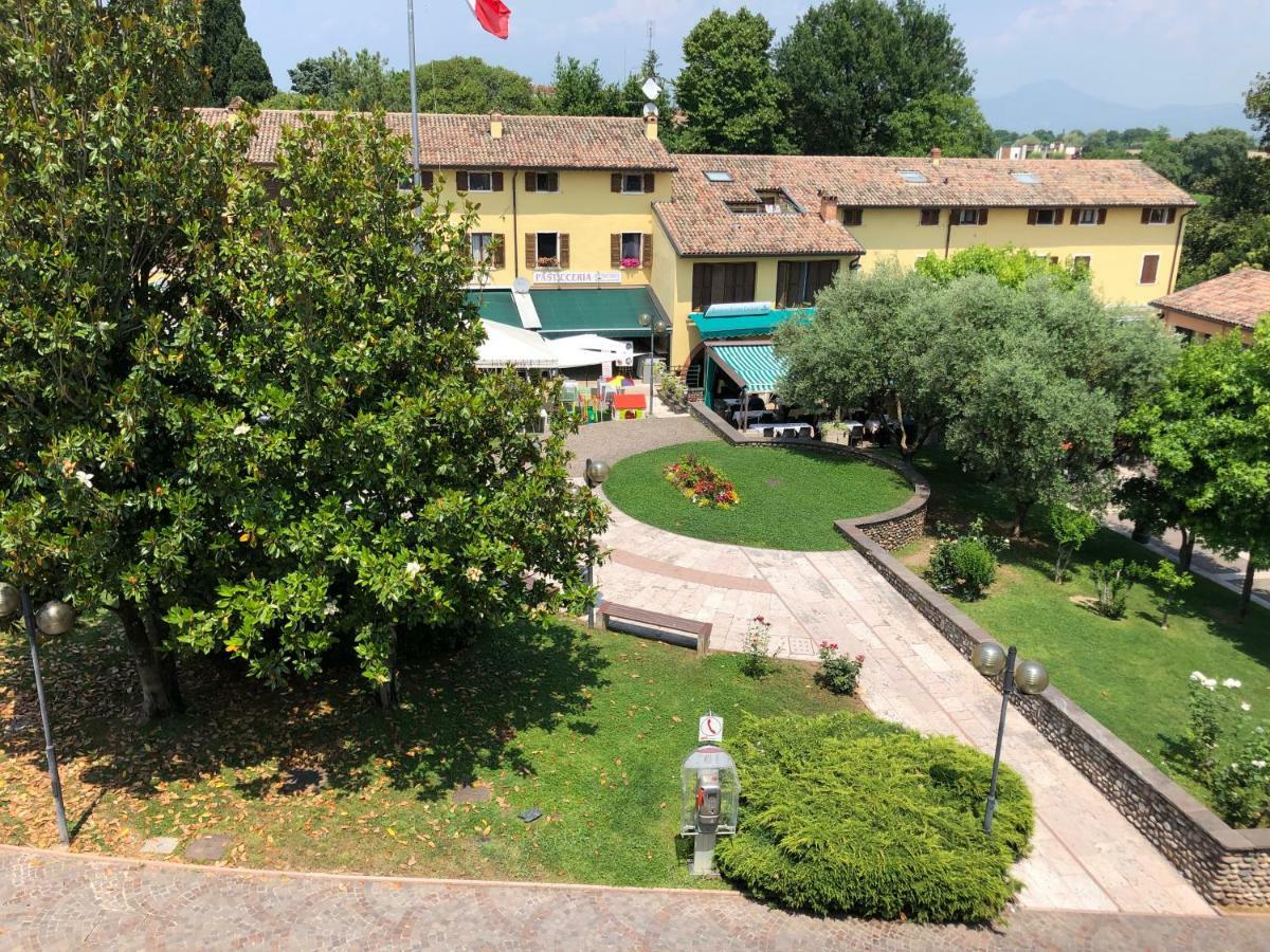 Irides Rooms A Un Passo Dai Parchi Divertimento Lazise Luaran gambar