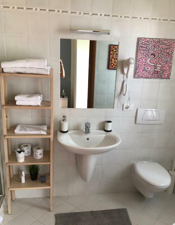 Irides Rooms A Un Passo Dai Parchi Divertimento Lazise Luaran gambar