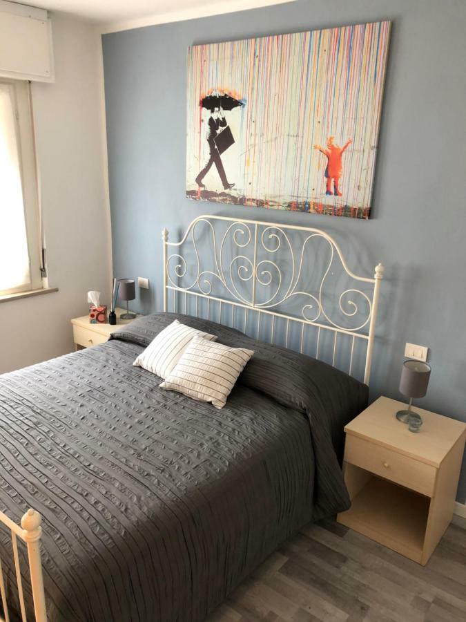 Irides Rooms A Un Passo Dai Parchi Divertimento Lazise Luaran gambar